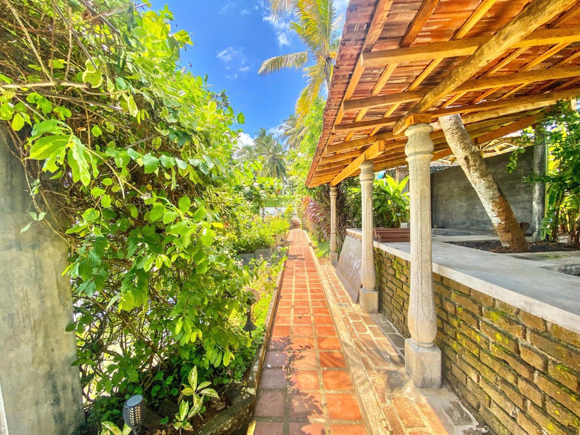 Waterland Hotel Negombo Exterior foto